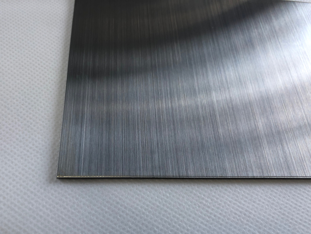 ステンレス切板 SUS304 HL(ヘアライン)片面研磨 ビニール保護貼り(SPV) 板厚2.0mm | 鋼屋(はがねや)