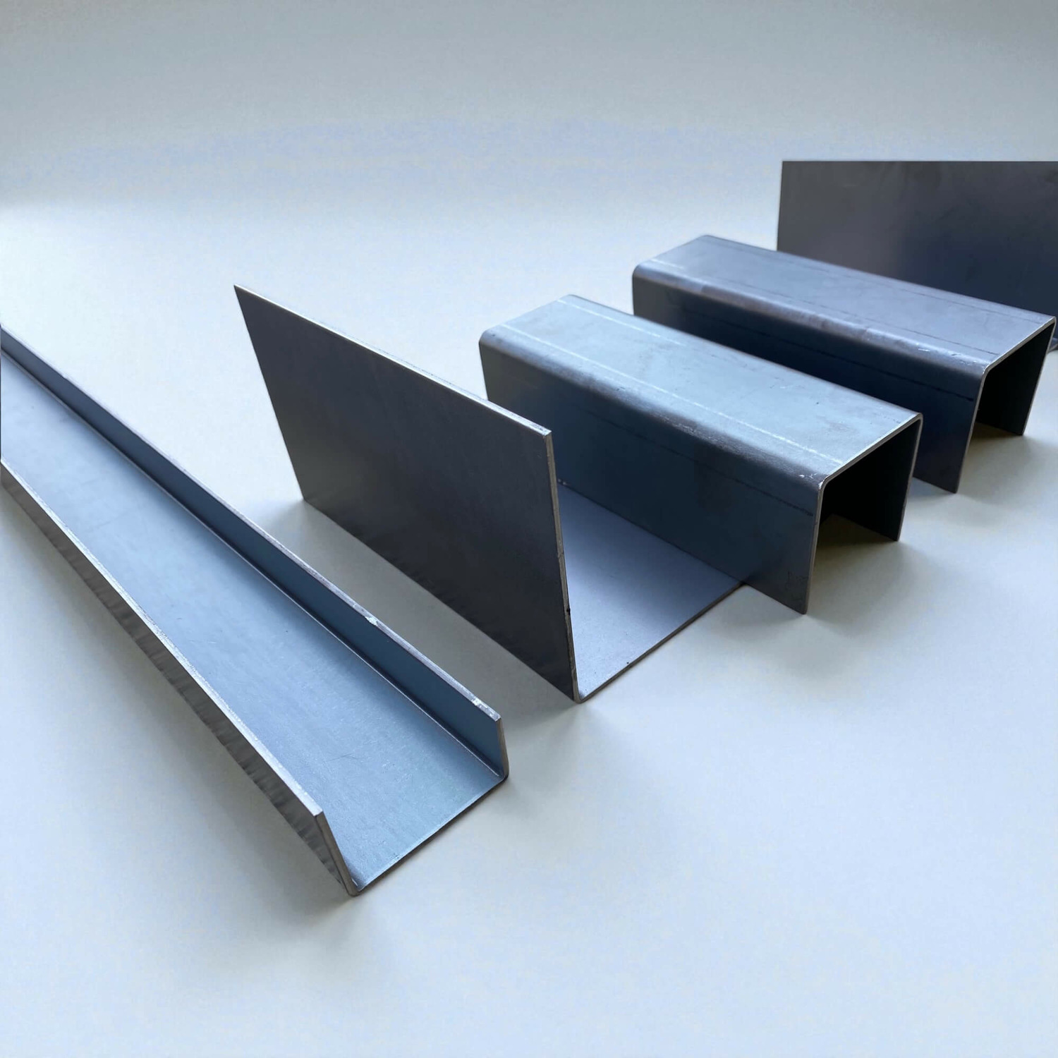 鋼板 コの字曲げ 板厚1.6mm 黒皮鉄板の曲げ加工 | 鋼屋(はがねや)